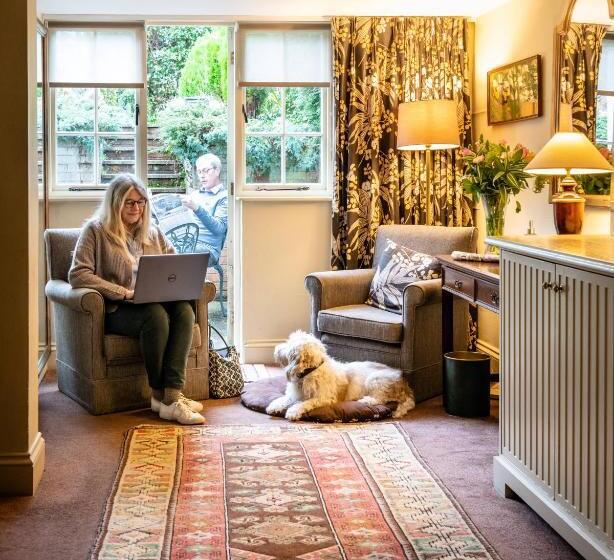 غرفة سوبيريور, Luttrell Arms