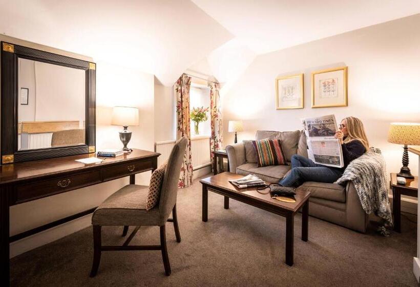 غرفة سوبيريور, Luttrell Arms