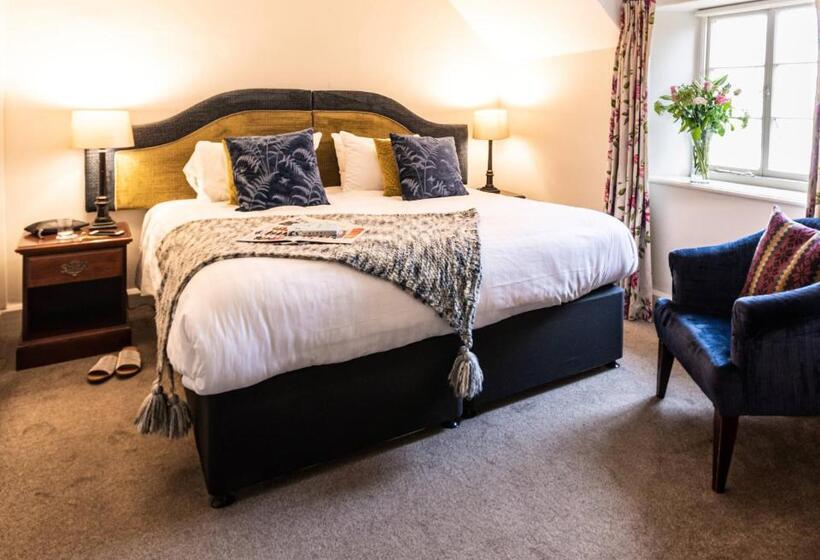 غرفة سوبيريور, Luttrell Arms