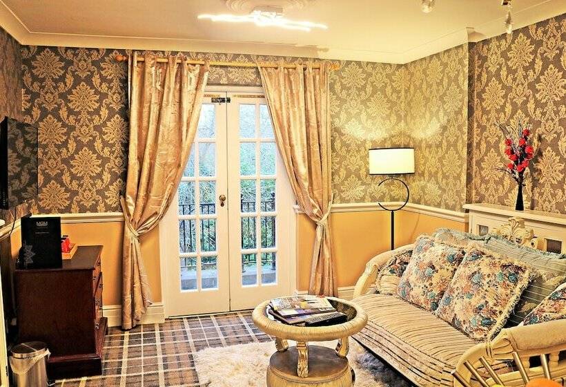 جناح رئاسى, Muthu Belstead Brook