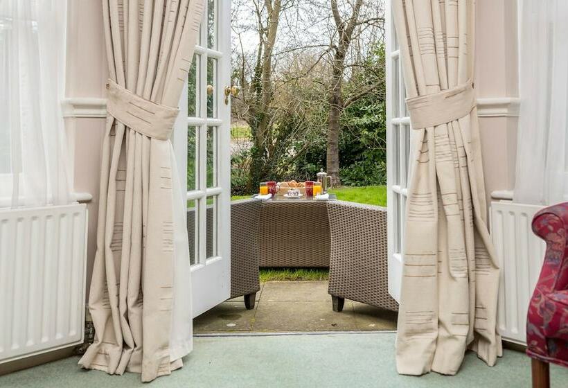 جناح رئاسى, Muthu Belstead Brook