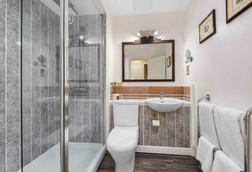 غرفة عائلية, Muthu Belstead Brook