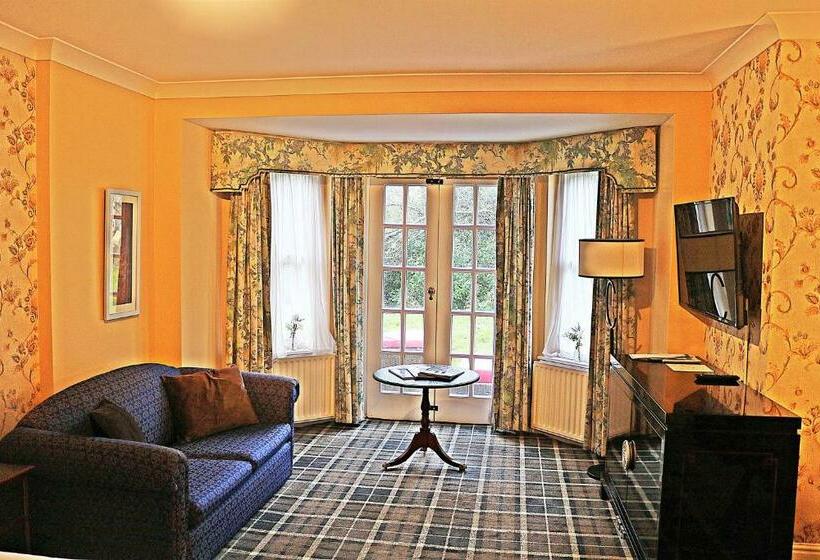 جناح جونيور, Muthu Belstead Brook