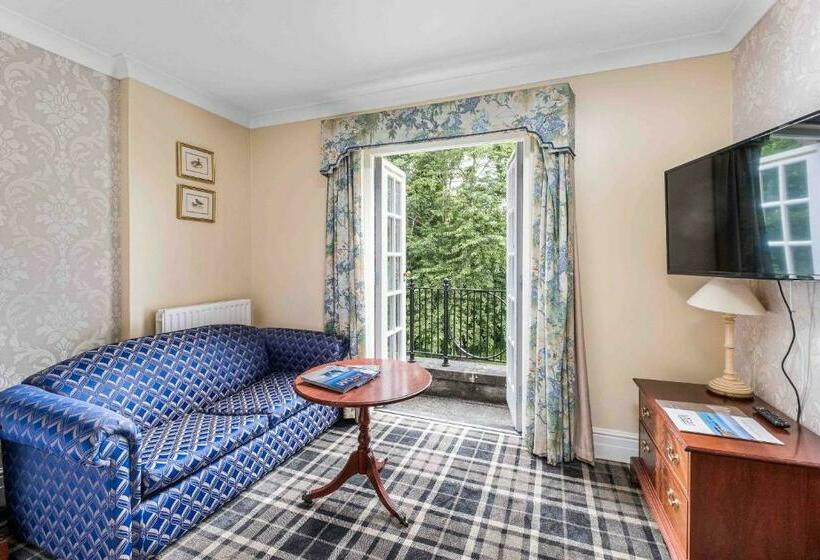 جناح جونيور, Muthu Belstead Brook