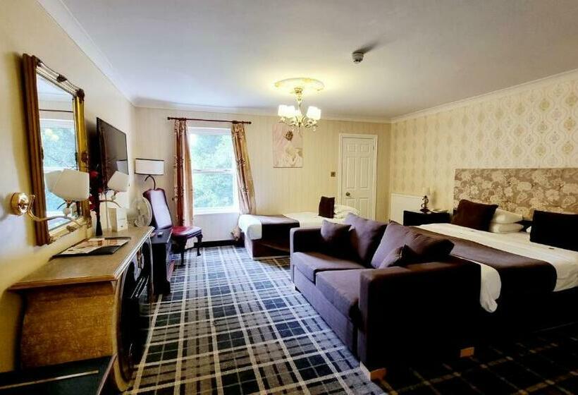 غرفة عائلية, Muthu Belstead Brook