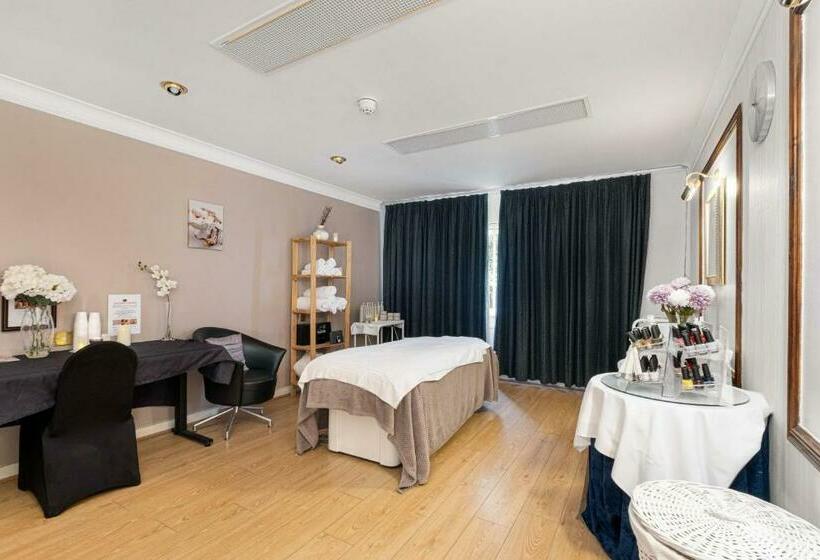 سوییت جونیور, Muthu Belstead Brook