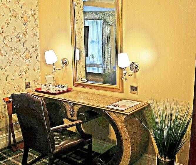 جناح جونيور, Muthu Belstead Brook