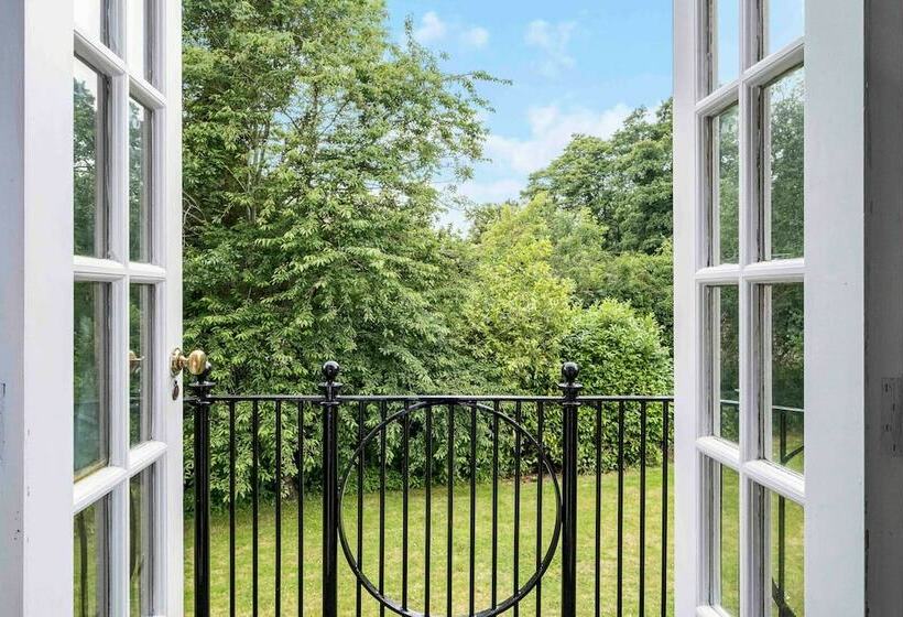 جناح جونيور, Muthu Belstead Brook