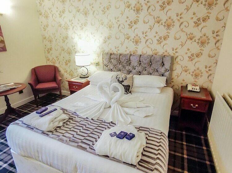 غرفة كلوب, Muthu Belstead Brook