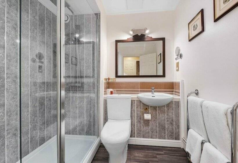 غرفة كلوب, Muthu Belstead Brook