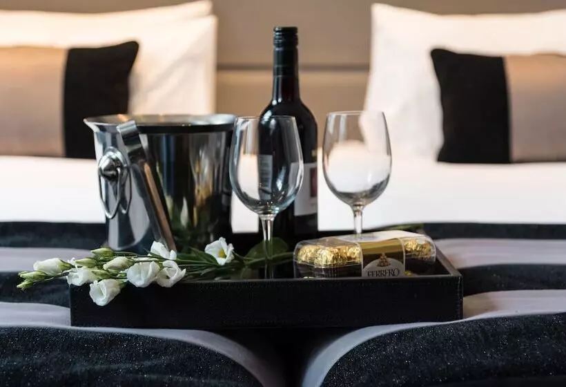 اتاق کلاب یک تخته, Park Avenue Baker Street
