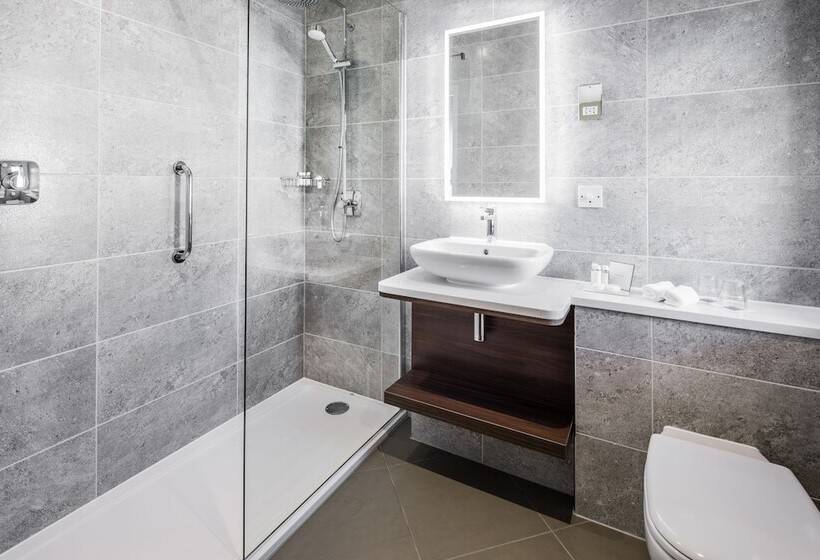 اتاق اجرایی, Pomme D Or