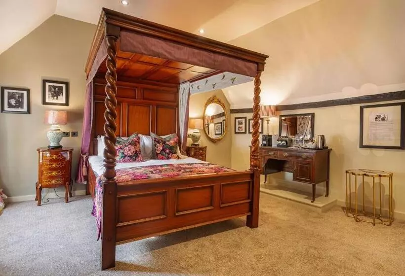 キングサイズベッドのスーペリアルーム, The George Hotel, Dorchester On Thames, Oxfordshire