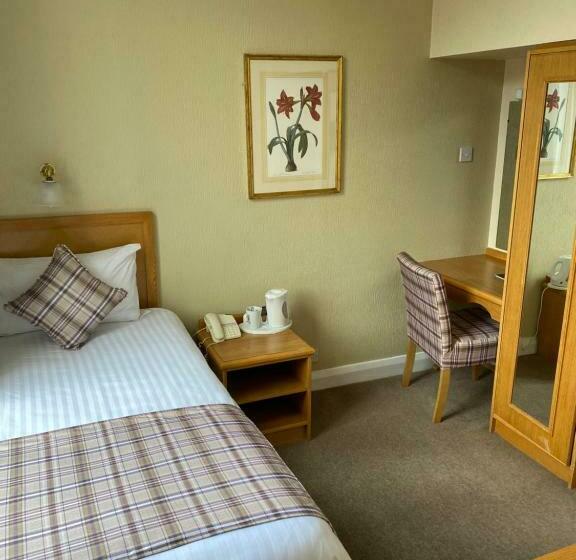 标准单人间, The Hand