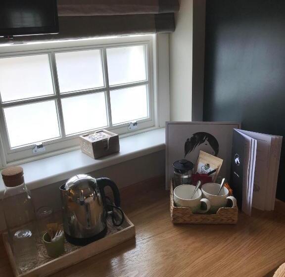 חדר דלוקס, The White Horse