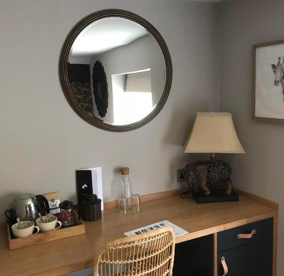 חדר דלוקס, The White Horse