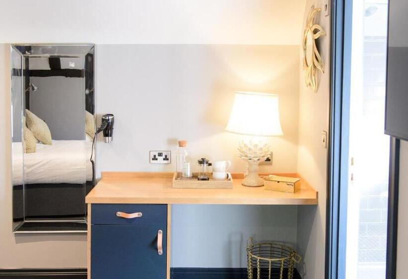 חדר דלוקס, The White Horse