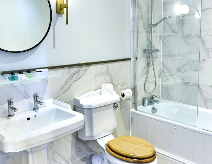 غرفة عائلية, Trearddur Bay