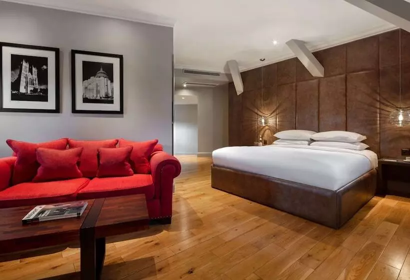 استودیوی استاندارد, Radisson Blu Hotel, London Bloomsbury