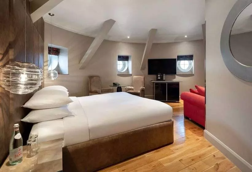 استودیوی استاندارد, Radisson Blu Hotel, London Bloomsbury