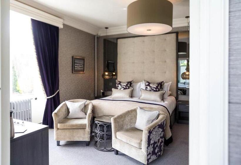 جناح جونيور, The Dowans Hotel Of Speyside