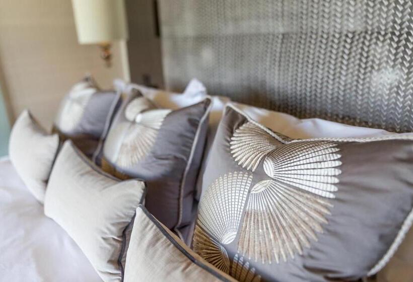 جناح جونيور, The Dowans Hotel Of Speyside