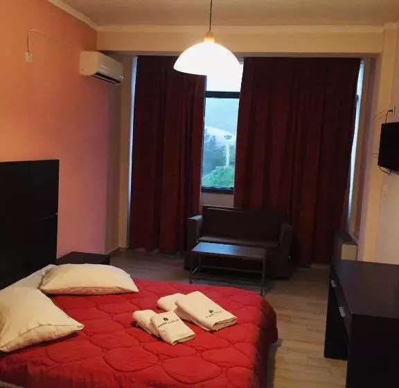 エコノミートリプルルーム, Acharnis Kavallari Hotel Suites