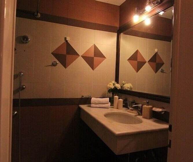 스탠다드 싱글 룸, Achillion