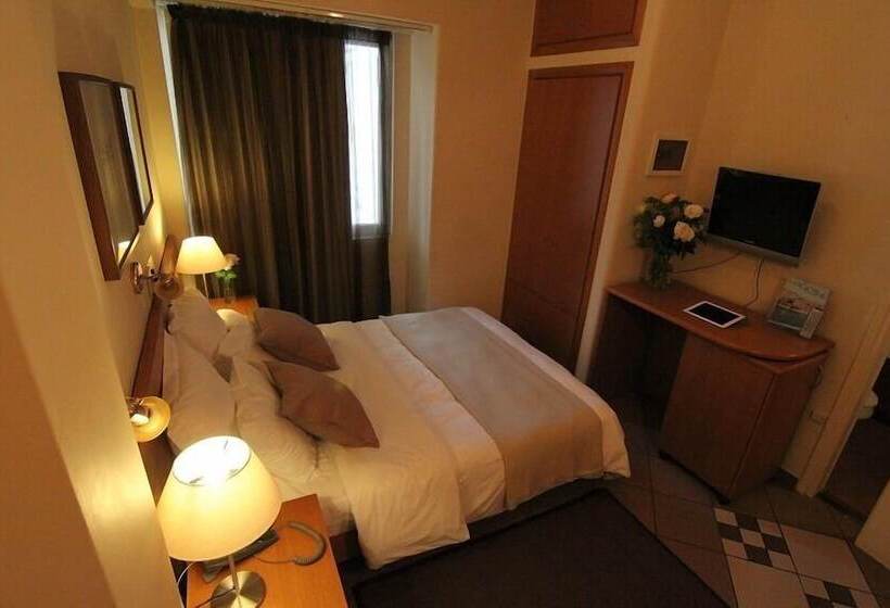 스탠다드 싱글 룸, Achillion