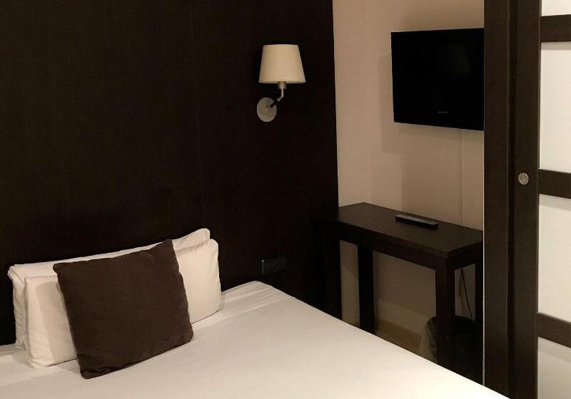 4인용 스탠다드 룸, Achillion