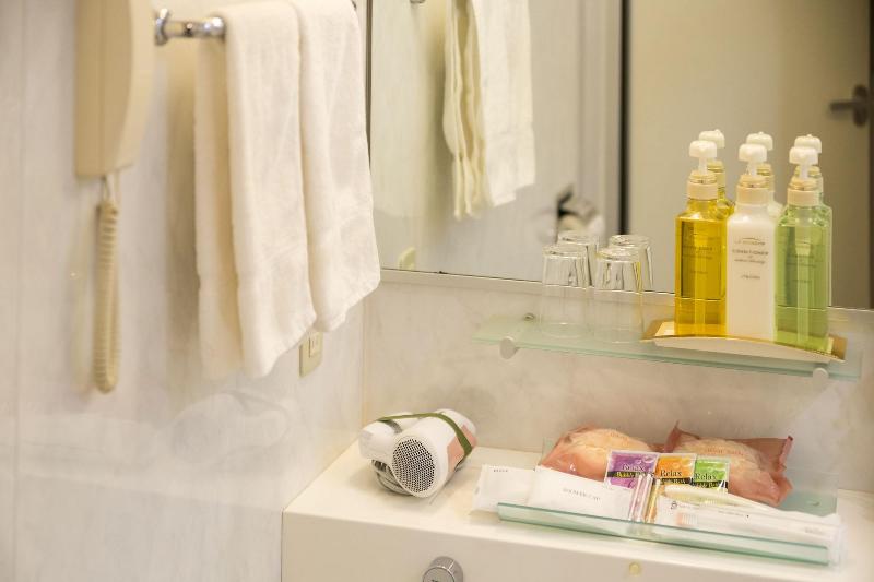 수피리어 룸, Achillion