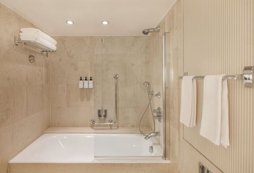 جناح جونيور, Athenaeum Intercontinental, An Ihg