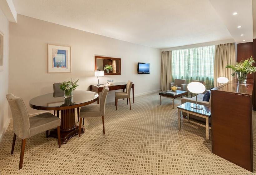 جناح جونيور, Athenaeum Intercontinental, An Ihg