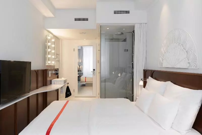 ジュニアスイート, Athenaeum Intercontinental, An Ihg