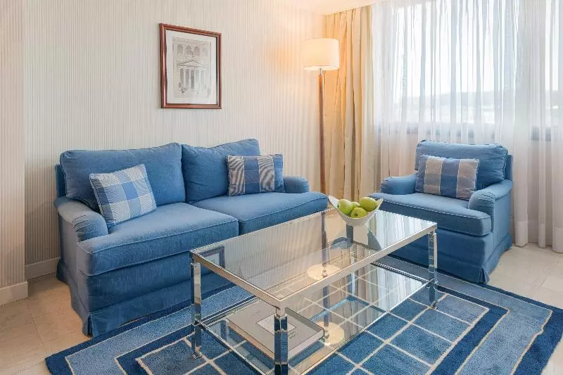クラブルーム, Athenaeum Intercontinental, An Ihg