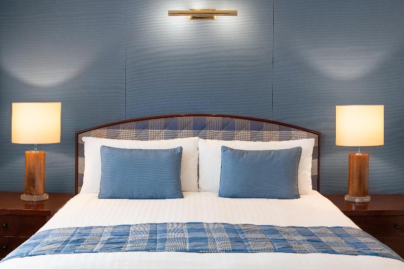 غرفة كلوب, Athenaeum Intercontinental, An Ihg