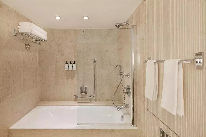 クラブルーム, Athenaeum Intercontinental, An Ihg
