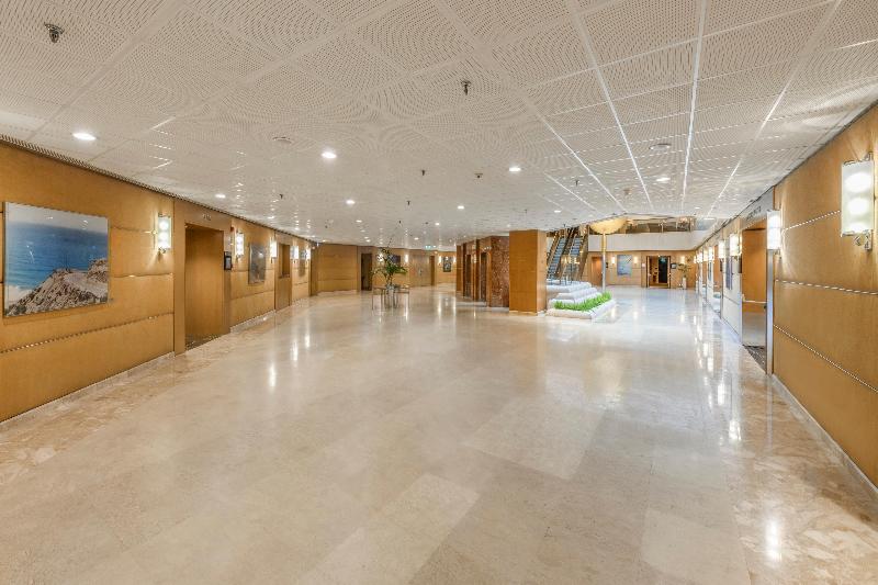 غرفة كلوب, Athenaeum Intercontinental, An Ihg