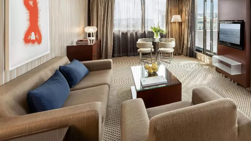 デラックススイート, Athenaeum Intercontinental, An Ihg