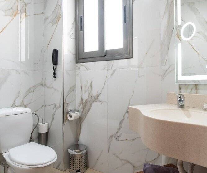 标准单人间, Athens Golden City