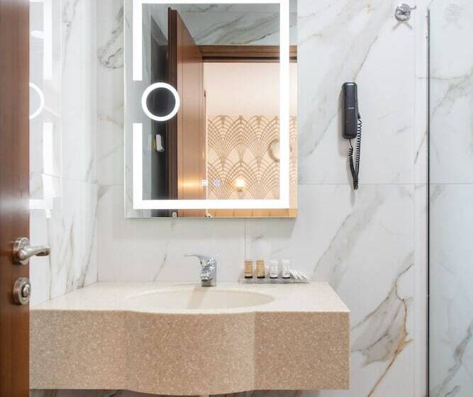 标准单人间, Athens Golden City