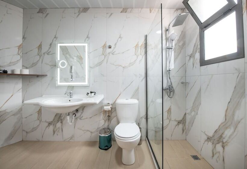 标准三人间, Athens Golden City