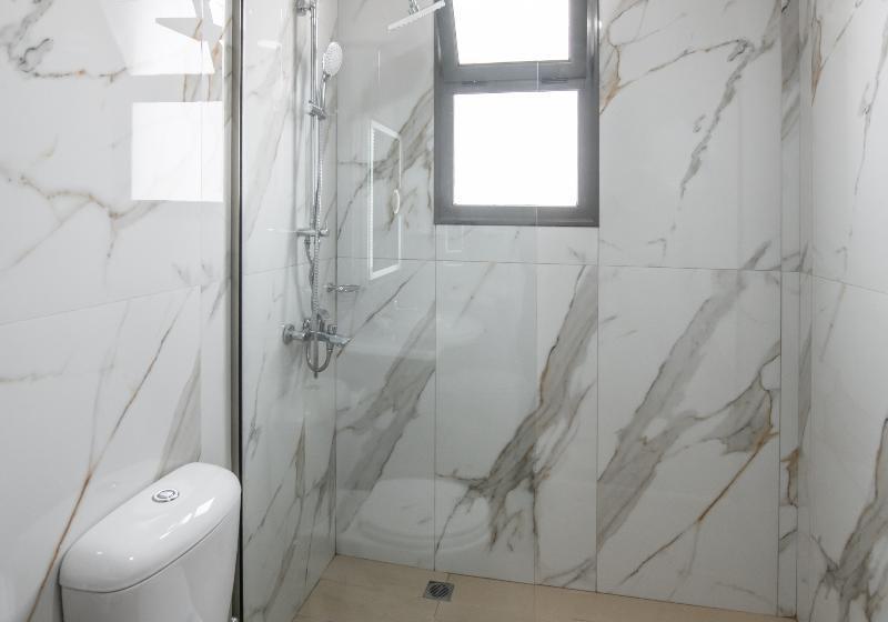 标准三人间, Athens Golden City