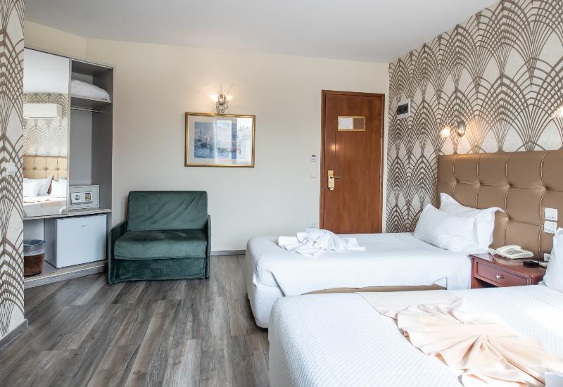 标准三人间, Athens Golden City