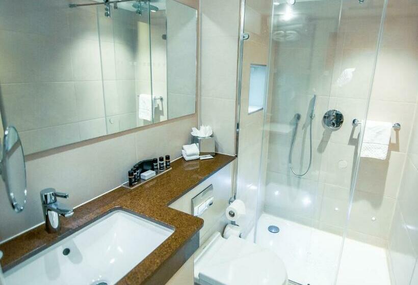 Club Single Room, Blakemore Hyde Park