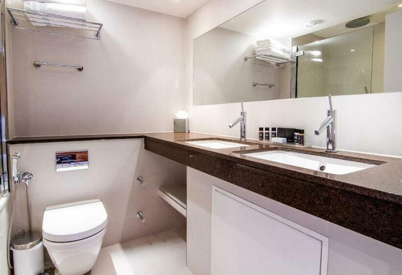 Suite, Blakemore Hyde Park