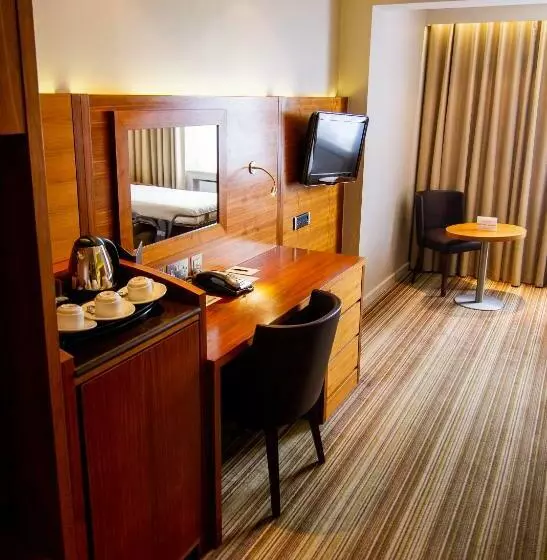 Standard Triple Room, Blakemore Hyde Park