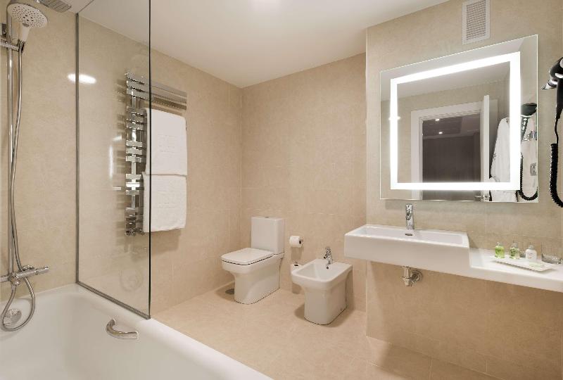 标准间, Dukes London