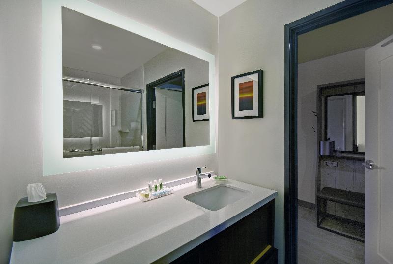 标准间, Dukes London