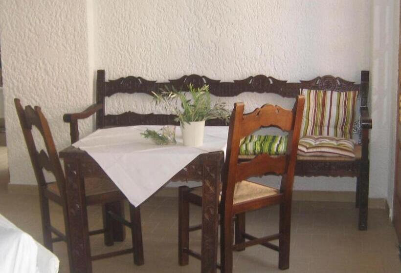 غرفة ديلوكس مطلّة علي البحر, Gioma